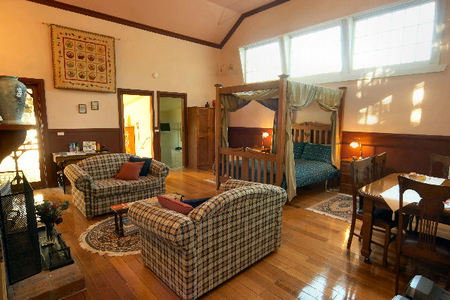 Old School Bed And Breakfast - Accommodation Gold Coast 2