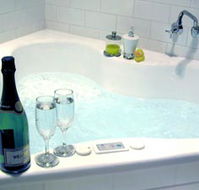 Clonmara Cottages - Gold Coast 4U