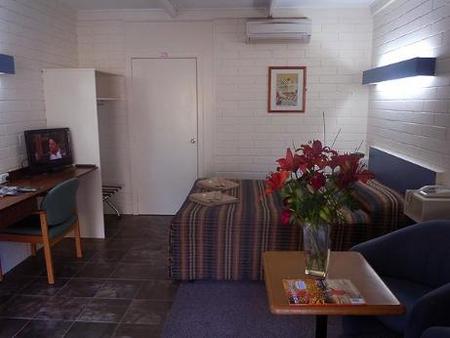 Central Highlands Motor Inn - 1 Gold Coast 1