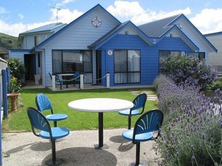 Waterfront Motor Inn - Accommodation Gold Coast 2