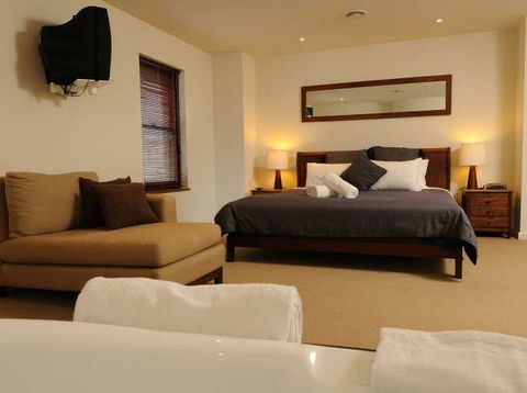Sackville Apt No 1 - Accommodation Gold Coast 1