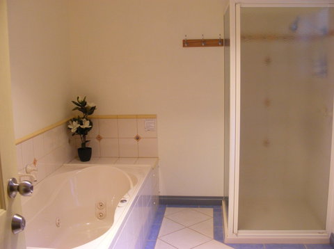 Belfast Cottages - Accommodation Gold Coast 5