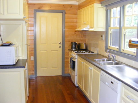 Belfast Cottages - Accommodation Gold Coast 8