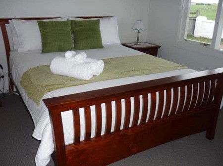 Calgary House & Cottage Accommodation - Accommodation Gold Coast 4
