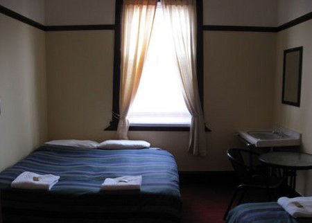 Bay View Hotel - Gold Coast 4U 0