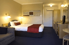 In Town Motor Inn - Accommodation Gold Coast 1
