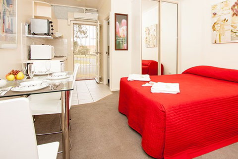 Canberra Short Term & Holiday Accommodation - Accommodation Gold Coast 0