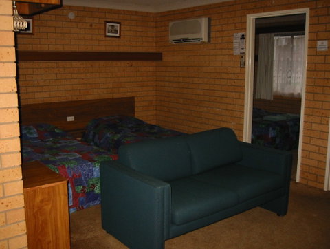 Country Comfort Tumut Valley Motel - Accommodation Gold Coast 2