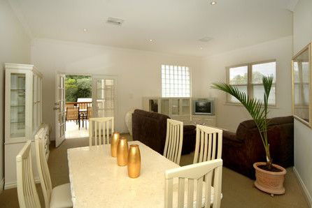 Michelle's Garden Apartments - Gold Coast 4U 2