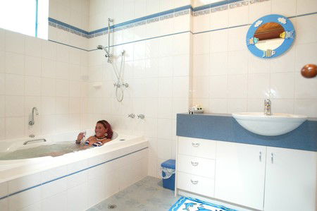 Black Dolphin Townhouse And Apartment - Accommodation Gold Coast 4