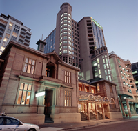 Carlton Crest Hotel - Accommodation Gold Coast