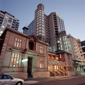 Carlton Crest Hotel - Accommodation Gold Coast 0