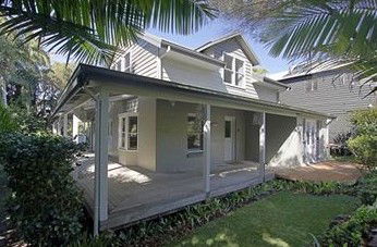 Ayesha's Luxury Beach House - Accommodation Gold Coast 5