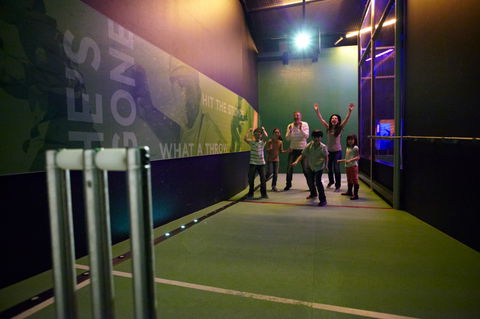 Melbourne Cricket Ground - Gold Coast 4U 4
