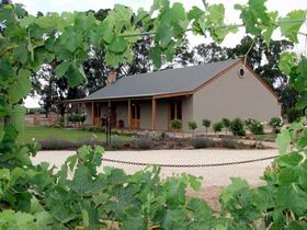 VineCrest Fine Barossa Wine - Accommodation Gold Coast 0