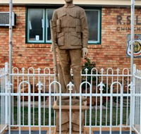 Soldier Statue Memorial Chinchilla - Accommodation Gold Coast