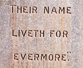 Blackall War Memorial And Memorial Seat - 1 Gold Coast 0