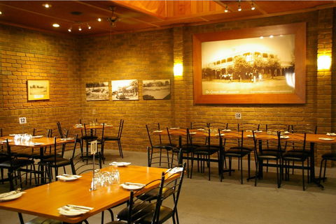 Crown Hotel Wentworth - Gold Coast 4U 4