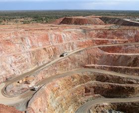 Fort Bourke Hill Lookout And Open Cut Mine - 1 Gold Coast 0