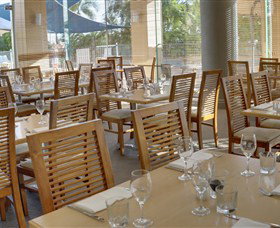 Finz Restaurant And Bar - 1 Gold Coast 2