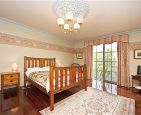 Barcaldine House - Accommodation Gold Coast 7