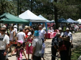 Broadbeach Art And Craft Markets - Accommodation Gold Coast 3