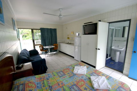 Tropical Palms Inn - Accommodation Gold Coast 1