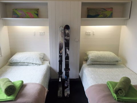 Elk At Falls - Accommodation Gold Coast 0