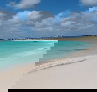 Pink Lake and Abrolhos Full Day Fly and Flipper - Accommodation Gold Coast