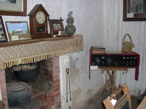 Early Settlers Cottage (Solly's Hut) - Accommodation Gold Coast 1