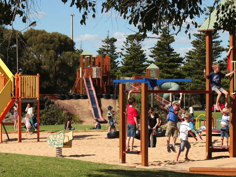 Lake Pertobe - Accommodation Gold Coast 0