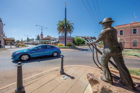 Miners Monument - 1 Gold Coast 1