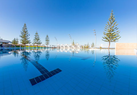 Scarborough Beach Pool - Accommodation Gold Coast 0