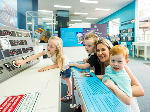 CSIRO Parkes Radio Telescope Visitor Centre - 1 Gold Coast 1