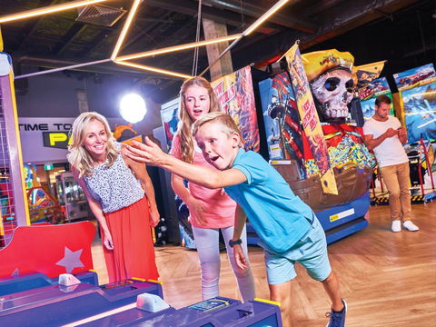 Timezone Coolangatta - Gold Coast 4U 1