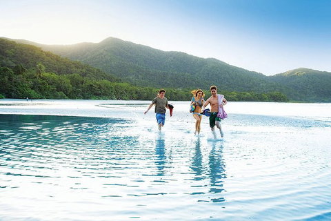 SHUTTLE - CAIRNS AIRPORT TO PORT DOUGLAS (or Reverse) - Accommodation Gold Coast 1