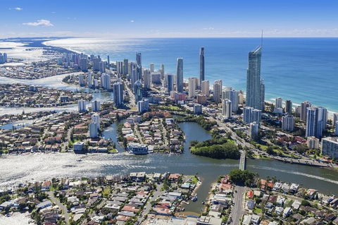 Gold Coast Airport Transfers : Airport OOL To Gold Coast City In Luxury Car - Accommodation Gold Coast 4