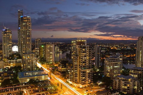 Gold Coast Airport Transfers : Gold Coast City To Airport OOL In Luxury Car - Accommodation Gold Coast 5