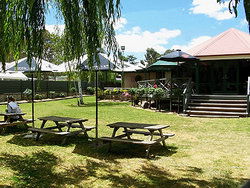 Oakbank Hotel - Accommodation Gold Coast 3