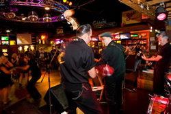 Mustang Bar - Gold Coast 4U 3