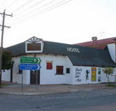 Black Lion Inn Hotel - 1 Gold Coast
