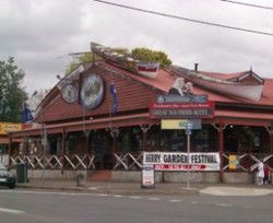 Great Southern Hotel - 1 Gold Coast 0