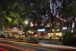 Apres Beach Bar & Grill - Palm Cove - Accommodation Gold Coast 3