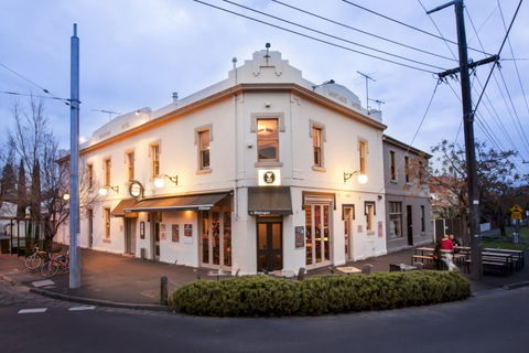 The Fox On Montague - Accommodation Gold Coast 0