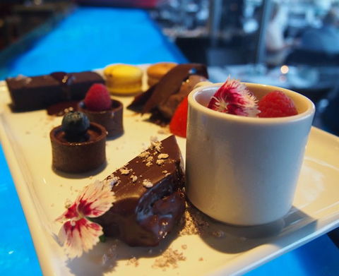 Black Angus Bar & Grill Restaurant - 1 Gold Coast 1