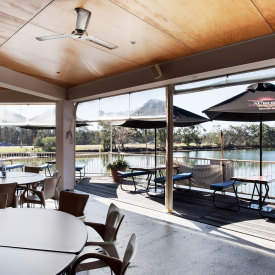 Waterfront Hotel - Accommodation Gold Coast 2