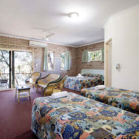 Waterfront Hotel - Accommodation Gold Coast 3