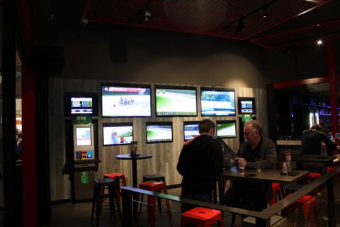 The Sporting Globe Bar & Grill - Accommodation Gold Coast 2