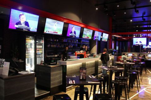 The Sporting Globe Bar & Grill - Accommodation Gold Coast 4