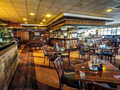 Isa Hotel - 1 Gold Coast 0